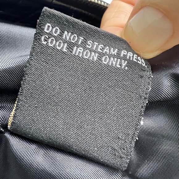 •|•WILSONS LEATHER•| Vintage Black Leather Jacket Thinsulate Insulation - Picture 14 of 16